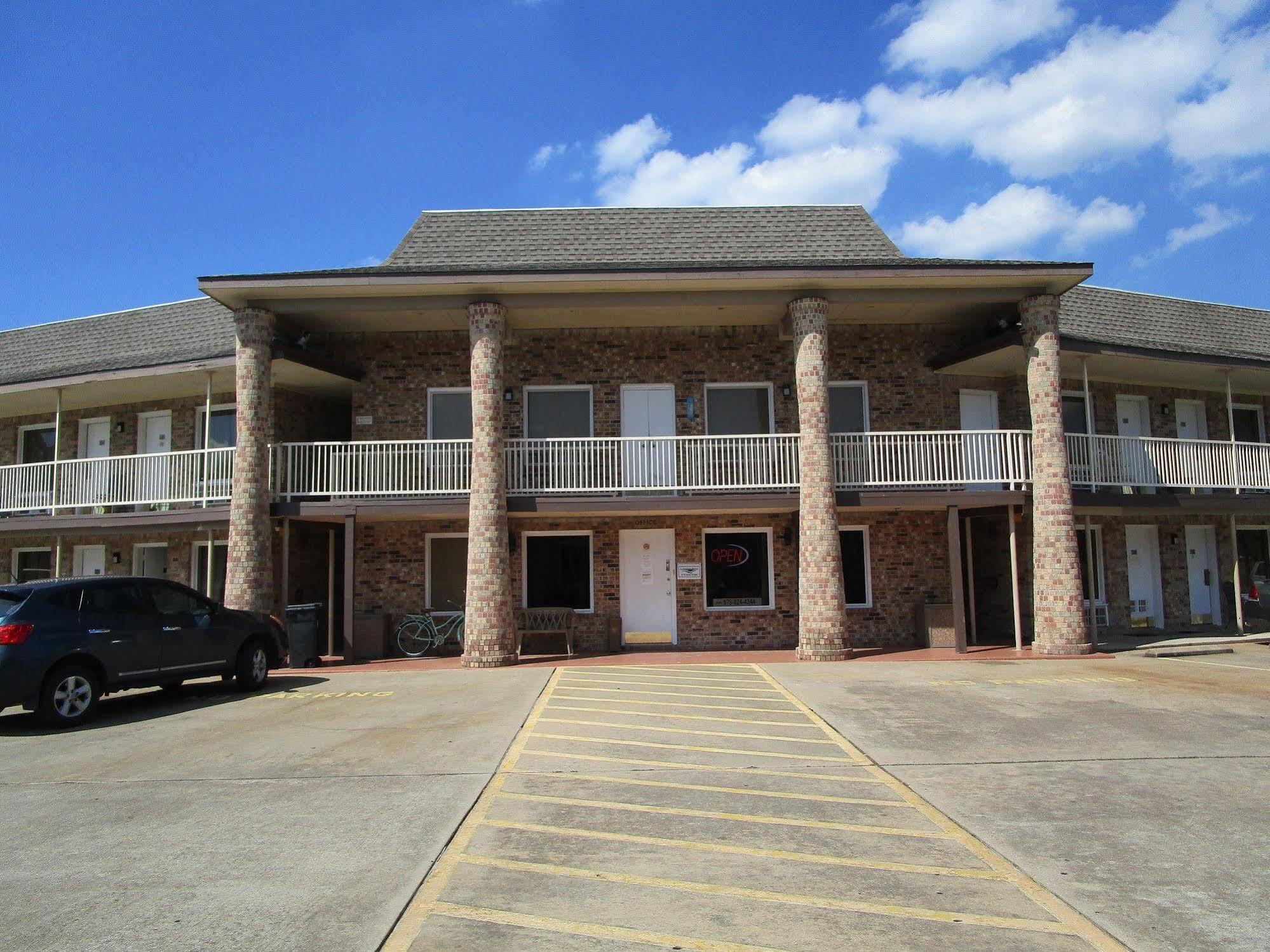 Columbia Lakes Hotel & Conference Center West Columbia Exterior photo